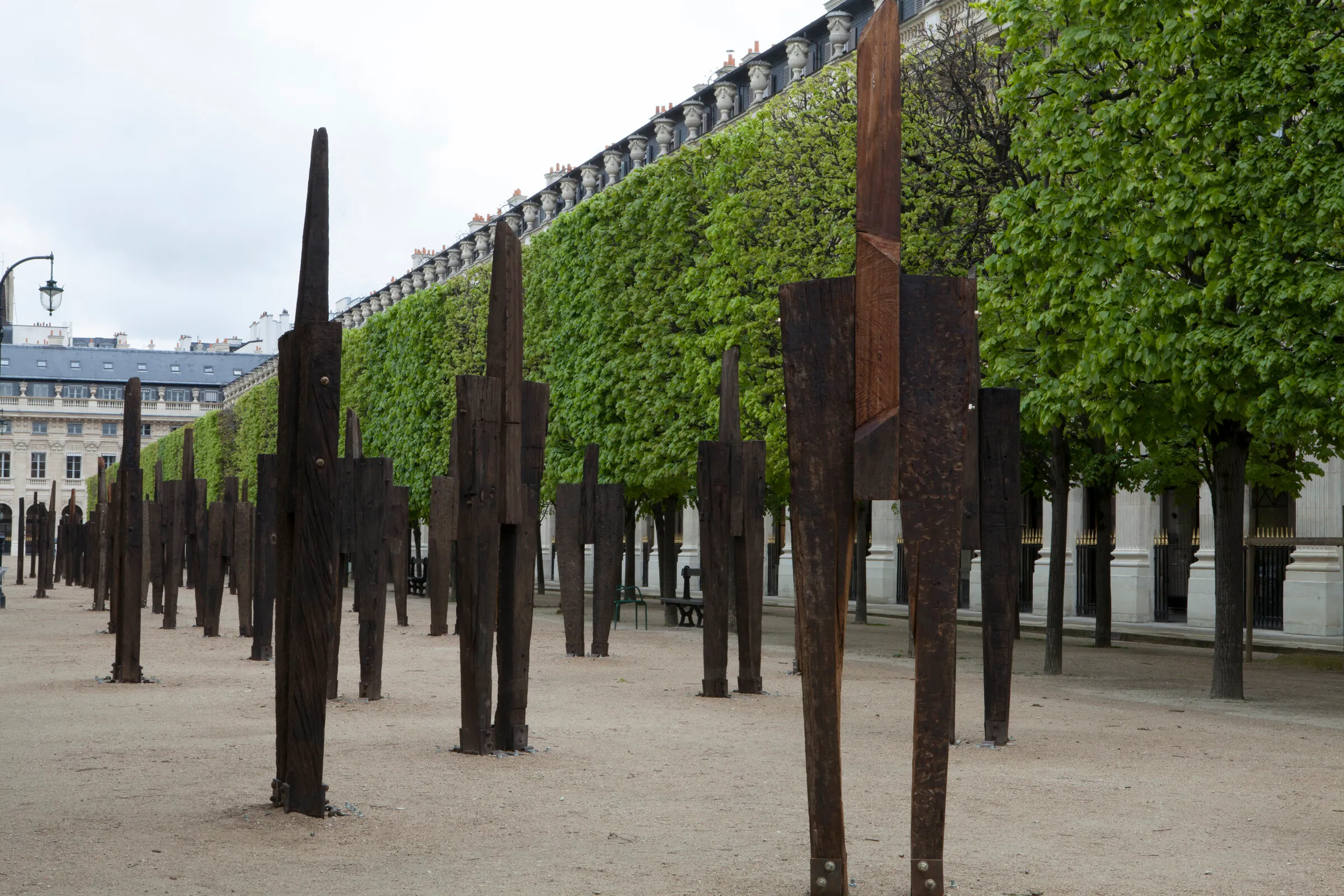 CHUNG Hyun — 2016 L'Homme Debout, Jardin du Palais-Royal, Paris