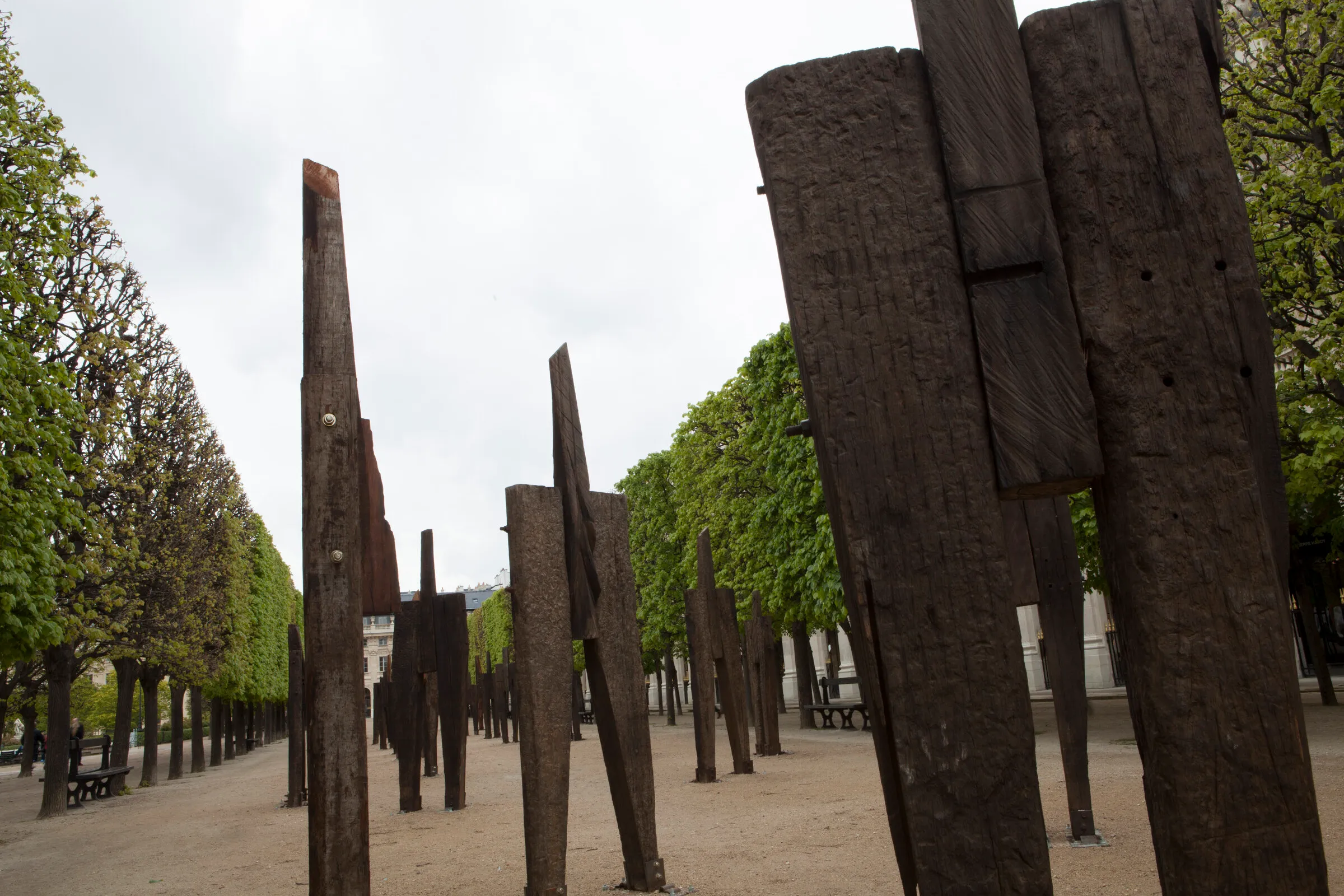 CHUNG Hyun — L'Homme Debout, Jardin du Palais-Royal, Paris (3)