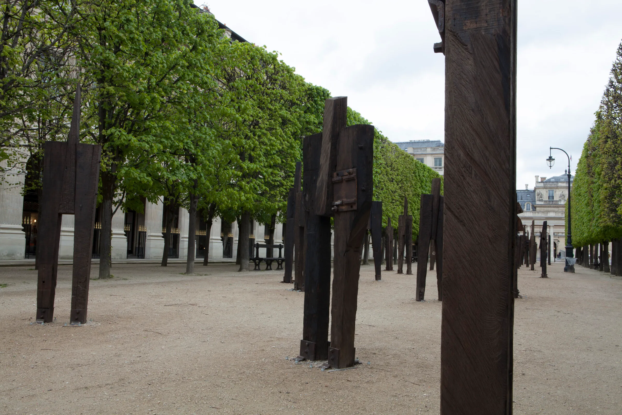 CHUNG Hyun — L'Homme Debout, Jardin du Palais-Royal, Paris (4)