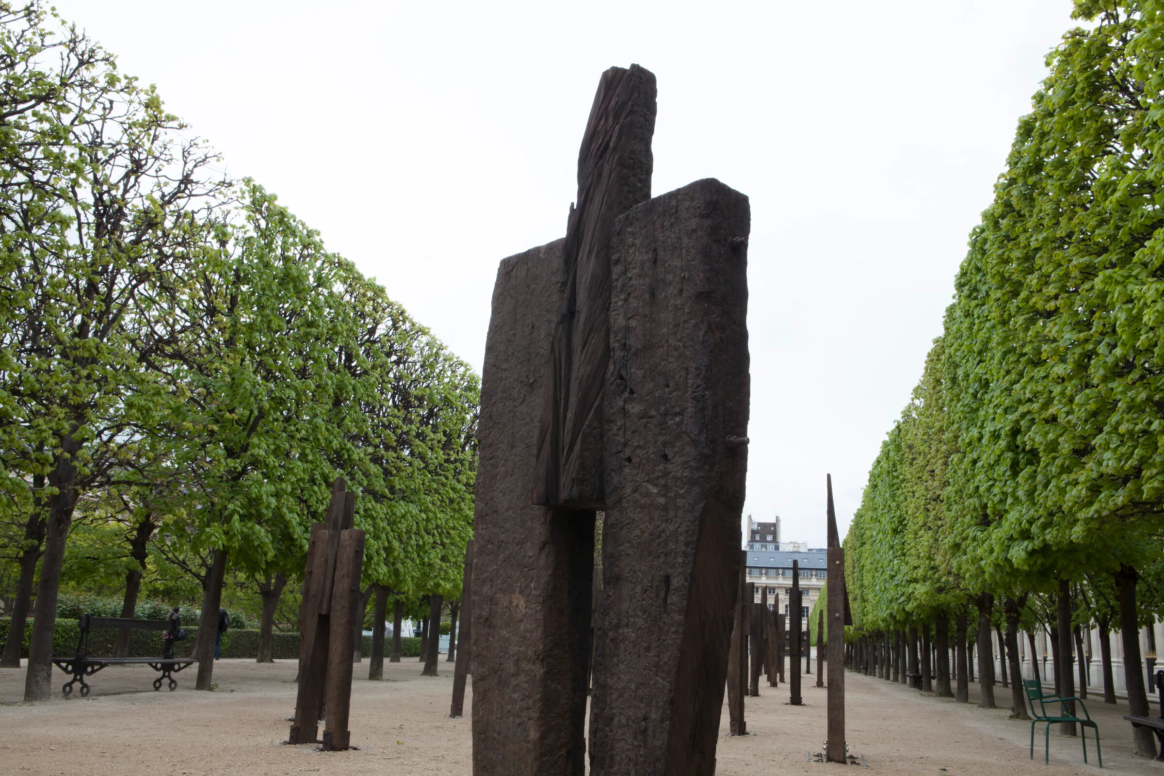 CHUNG Hyun — L'Homme Debout, Jardin du Palais-Royal, Paris (5)
