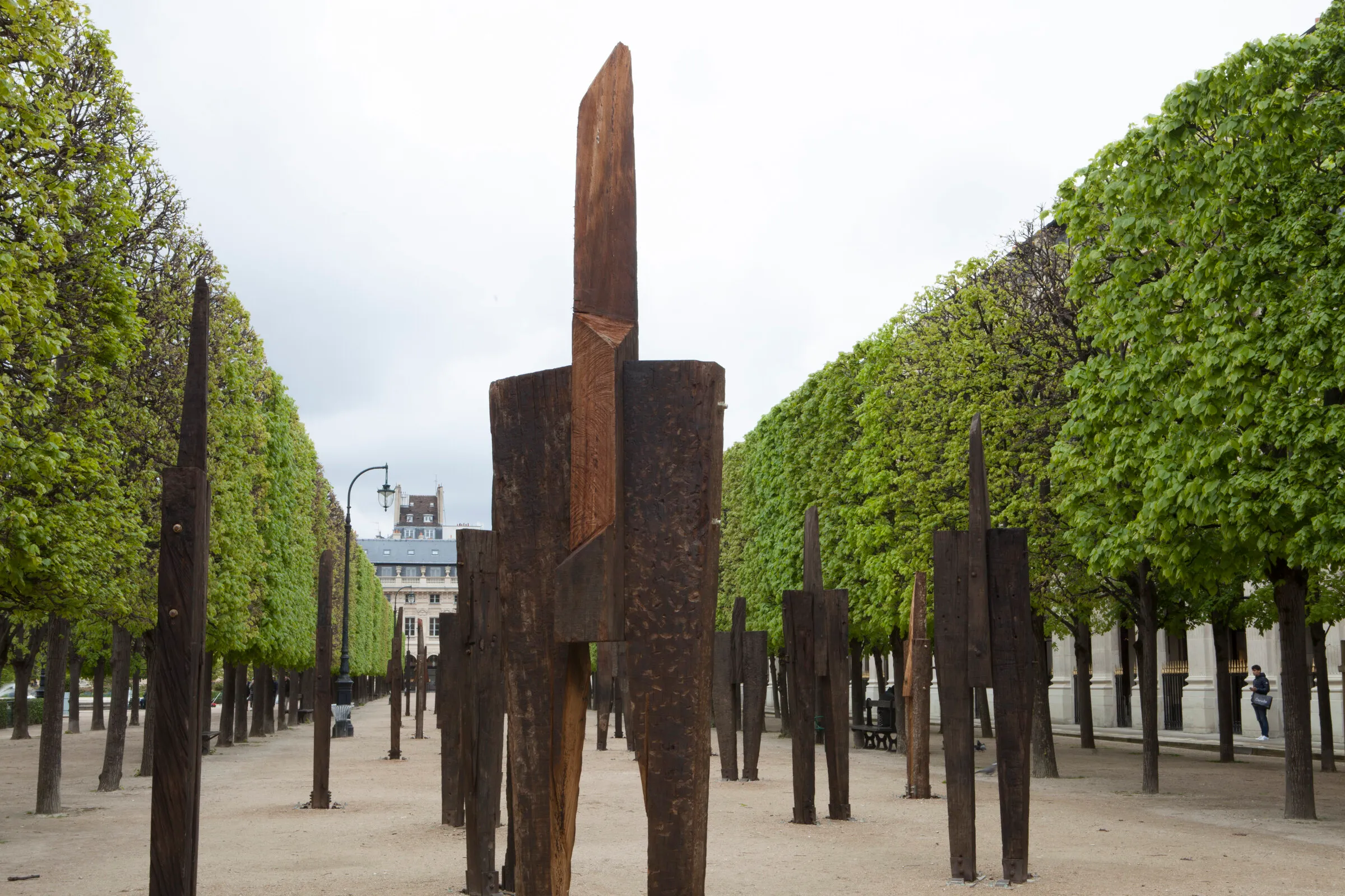 CHUNG Hyun — L'Homme Debout, Jardin du Palais-Royal, Paris (7)