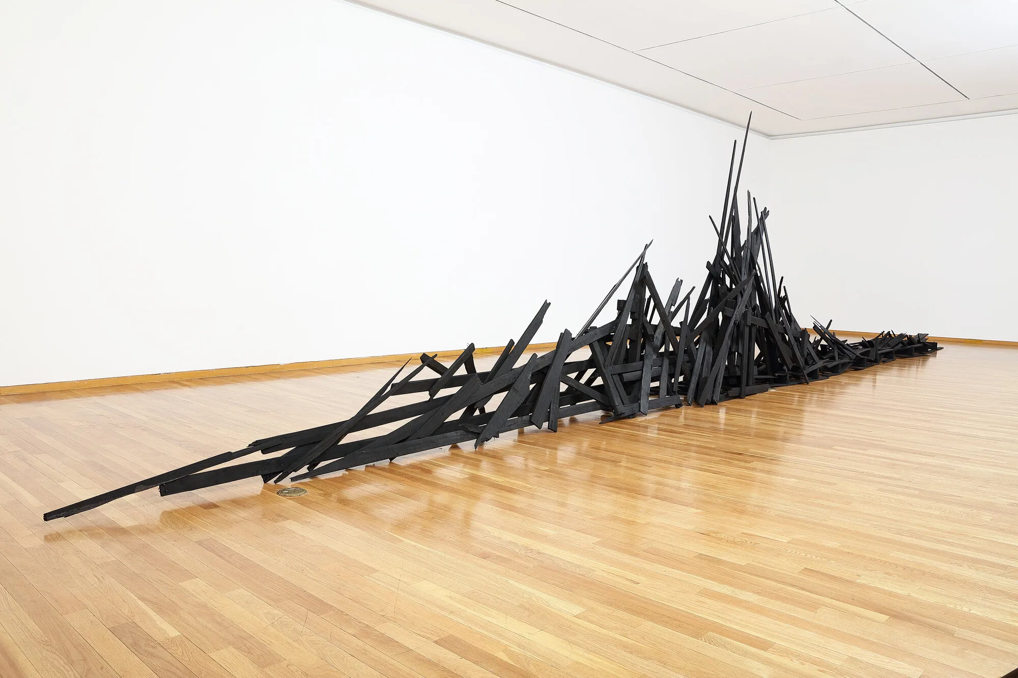 Untitled, oriental ink tinted on wood, 230x1100x75cm; Kumho Museum of Art