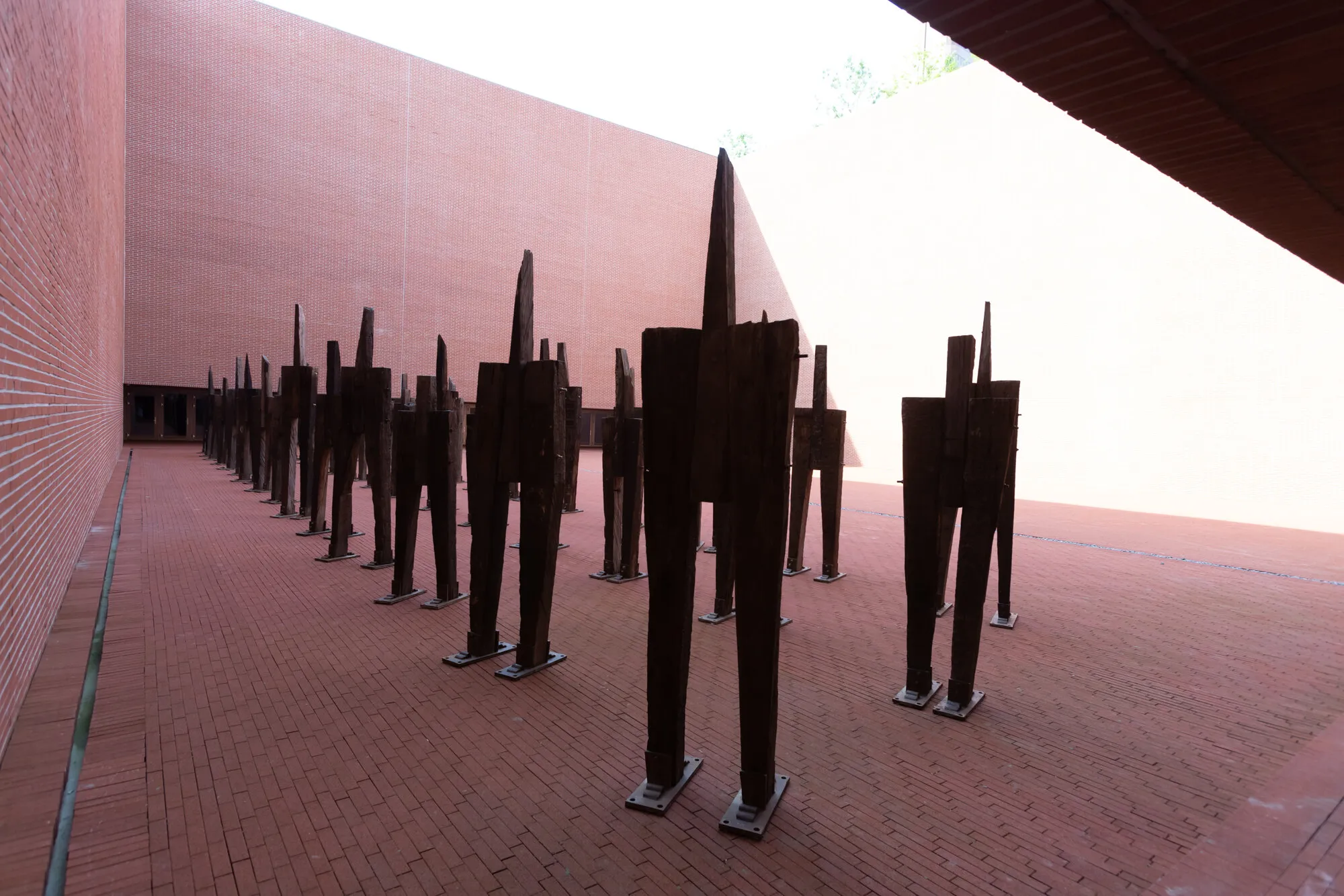 The Standing Man, 2019, railroad tie, H 250x340cm, 44ea; installation at Seosomun Shrine History Museu