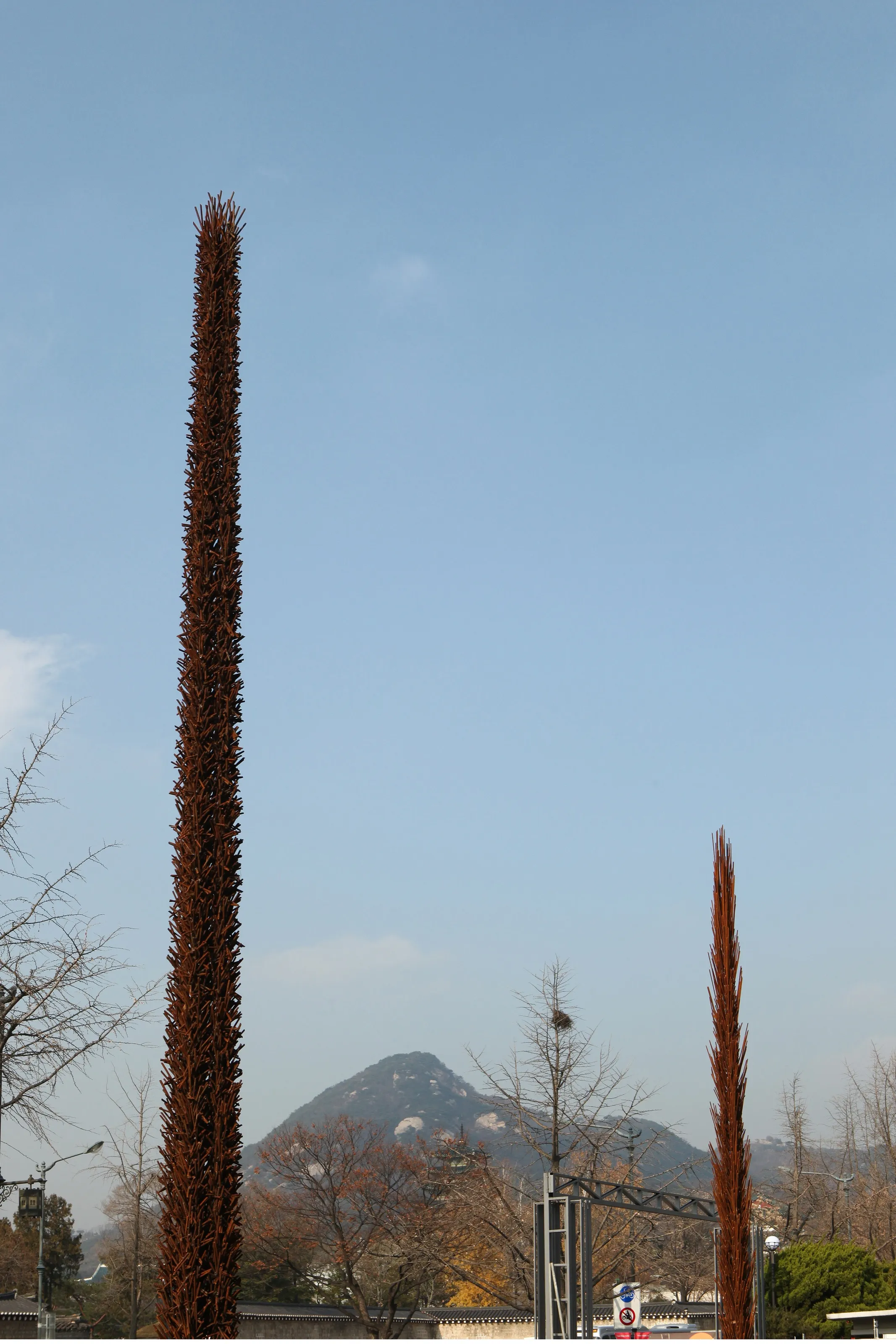 Untitled, steel, 960x45x45cm, 2010