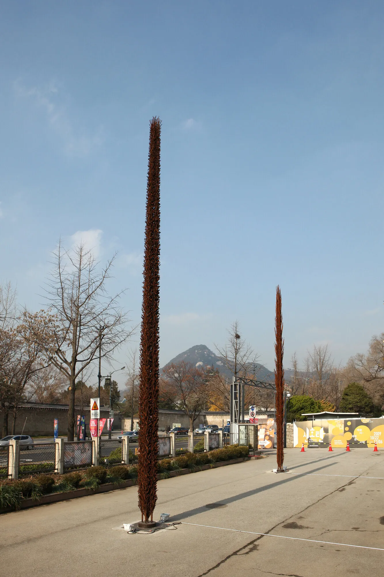 Untitled, steel, 960x45x45cm, 2010