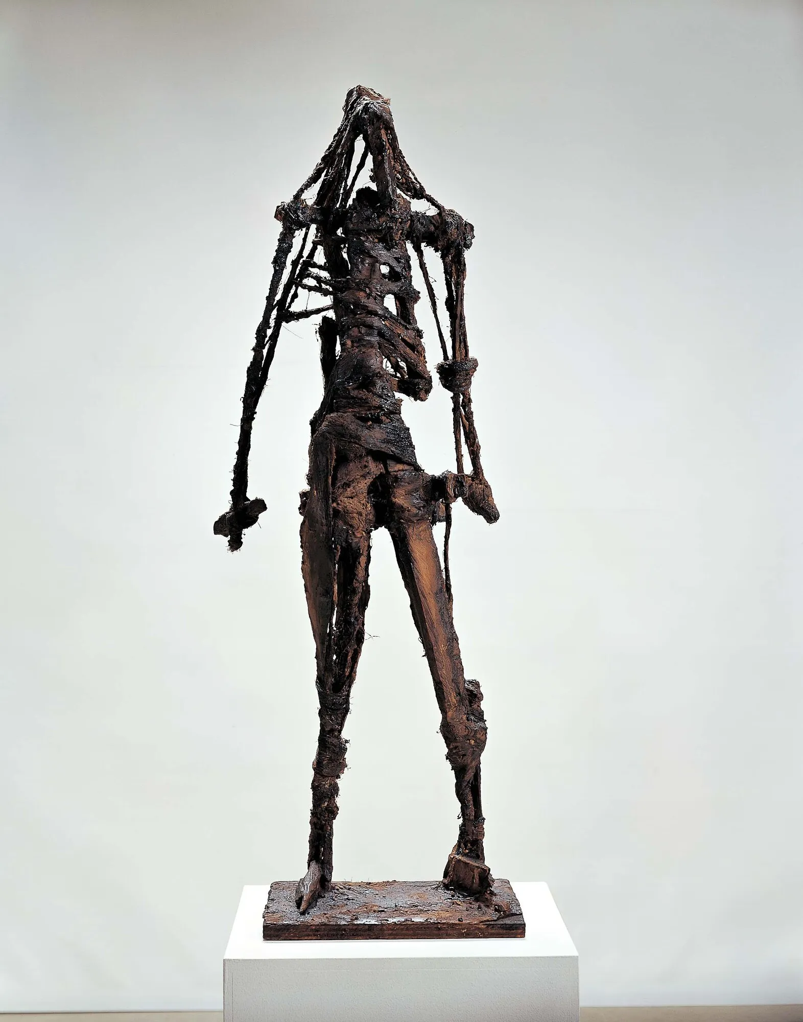 Untitled, plaster, manila hemp, coal tar, 90.5x32.5x24.5cm, 1988